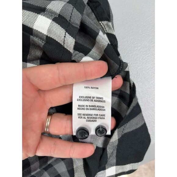 Woolrich women's small black plaid long roll tab sleeves button front shirt - Picture 7 of 7